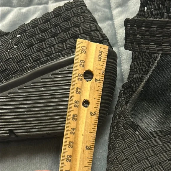 Women's Black Woven Platform Shoes. Used in Great Cond. Size 5 - Picture 4 of 7